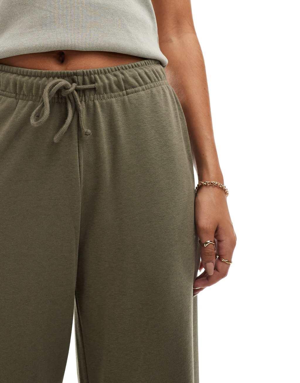 Stradivarius wide leg sweatpants in khaki Product Image