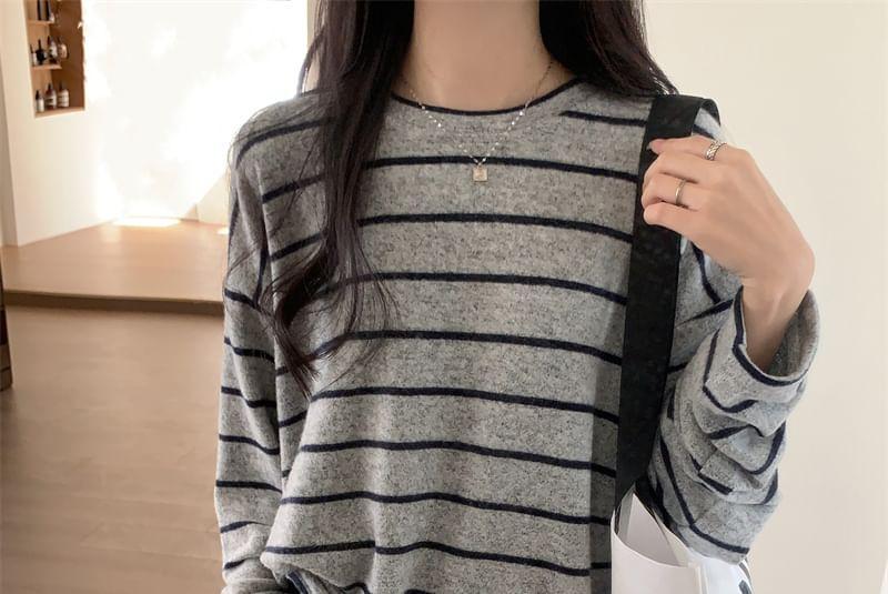 Long-Sleeve Crew Neck Striped T-Shirt Product Image