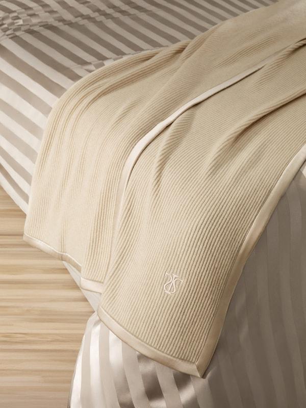 Cashmere Throw With Silk Edging Product Image