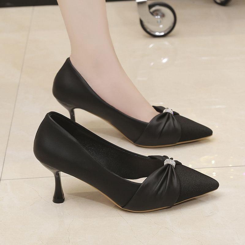 Kitten Heel Pointed Pumps Product Image