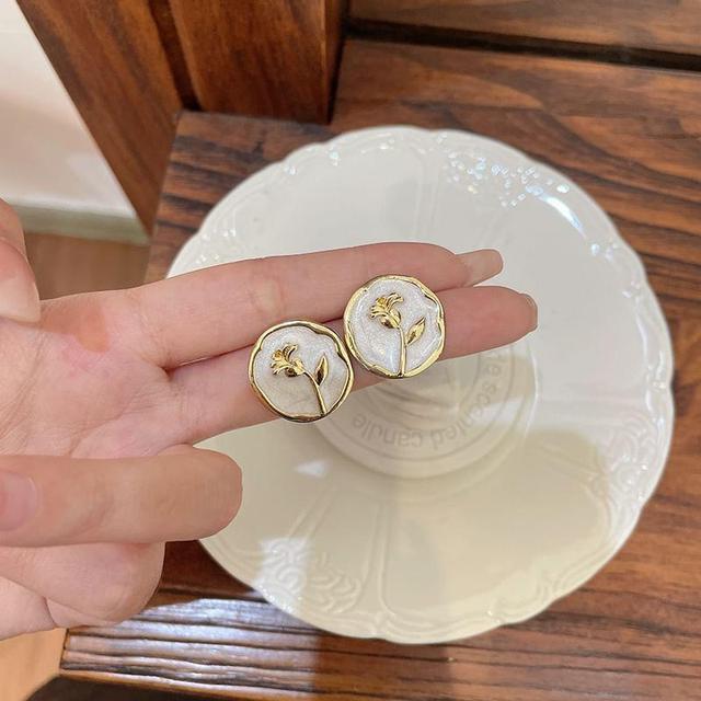 Floral Stud Earring / Clip-On Earring Product Image