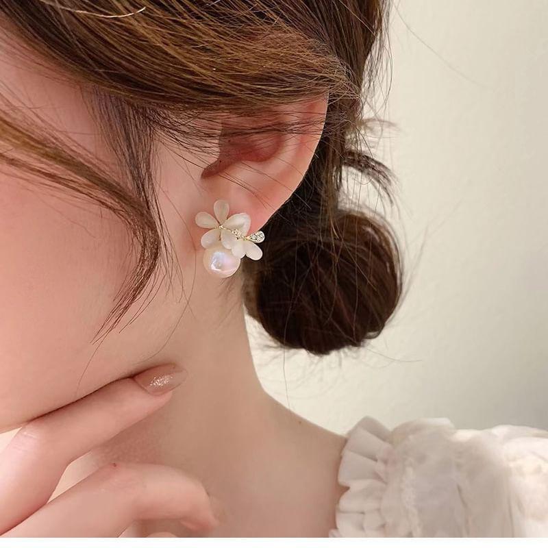 Floral Gemstone Rhinestone Ear Stud Product Image