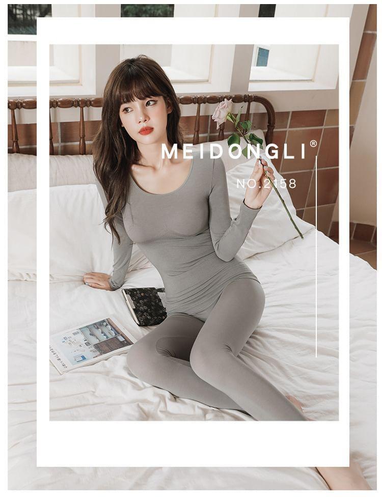 Set: Long-Sleeve Scoop Neck Plain Slim Fit T-Shirt + Leggings Product Image