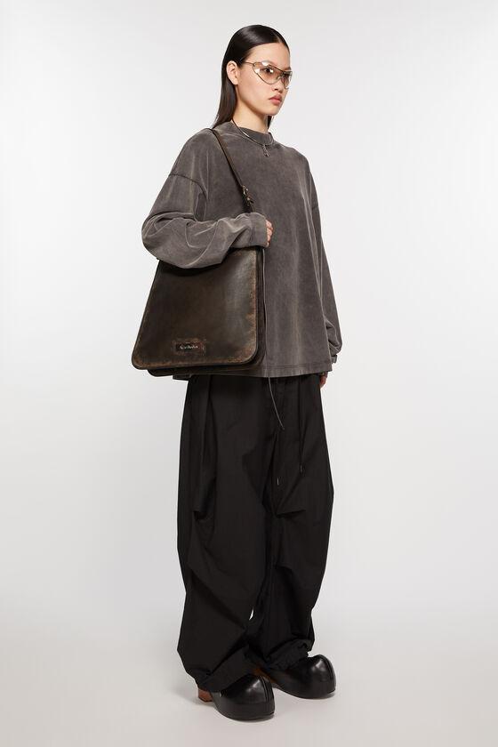 Platt shoulder bag Product Image