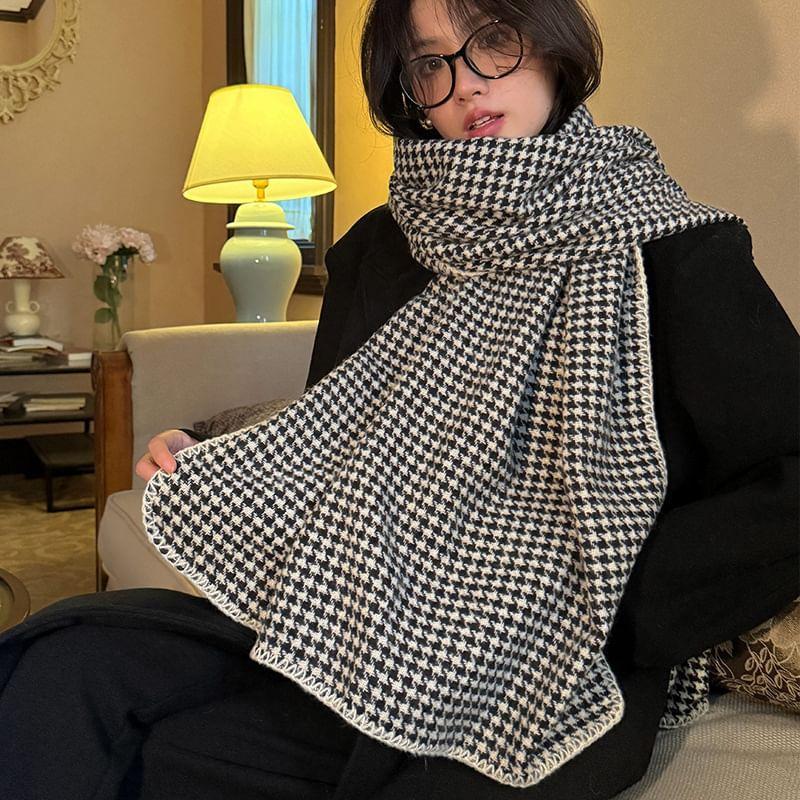 Houndstooth Scarf Product Image