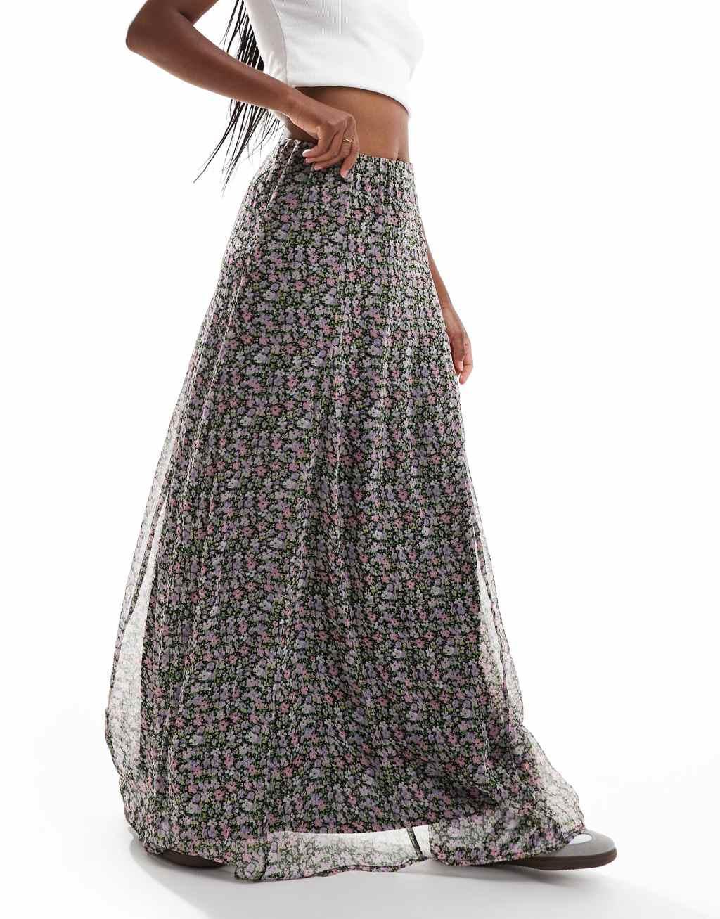 Vero Moda maxi skirt in black ditsy floral print Product Image