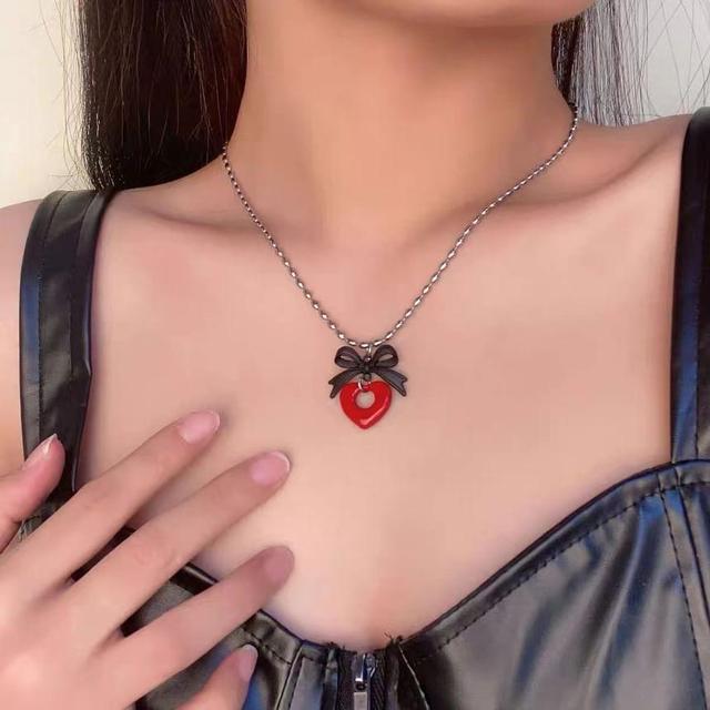 Heart Pendant Chain Necklace Product Image