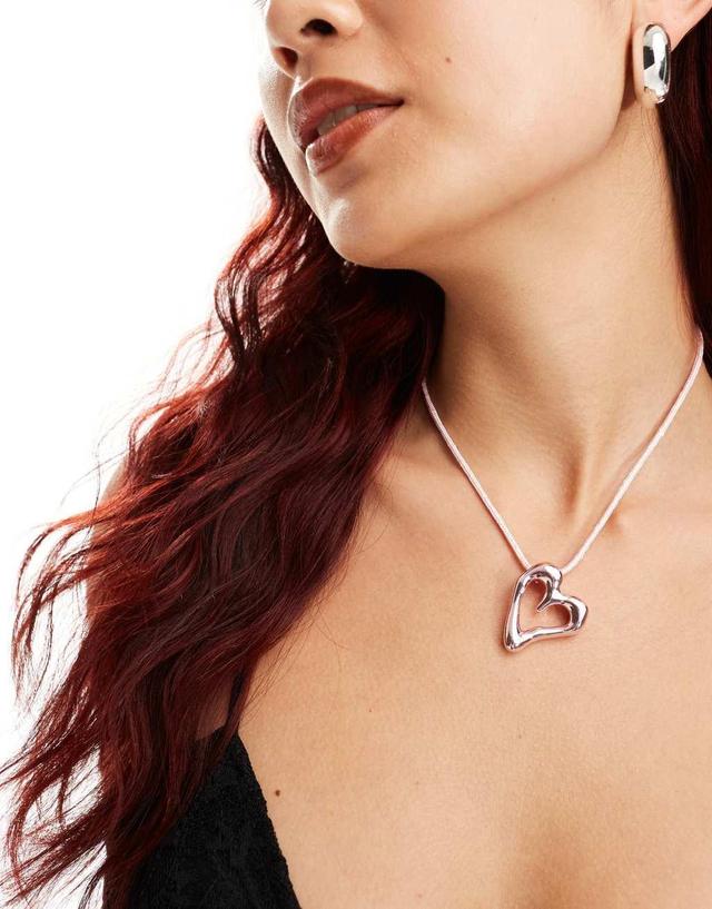 Monki heart pendant necklace in pink Product Image