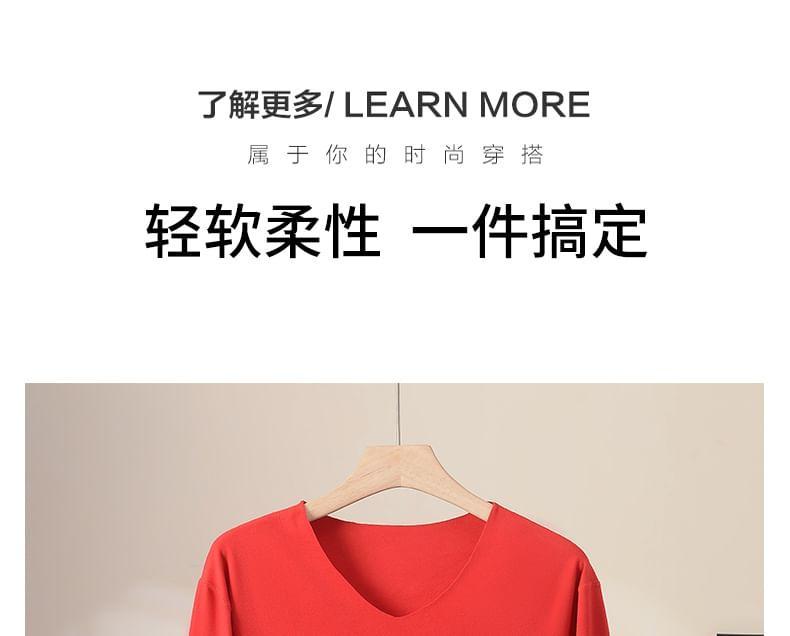 Long-Sleeve V-Neck Plain T-Shirt Product Image