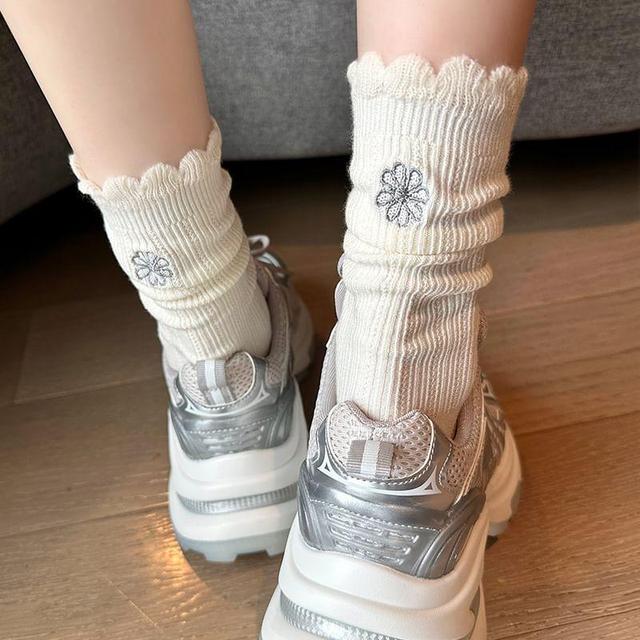 Set of 3 Pairs: Floral Embroidered Scallop Edge Socks Product Image