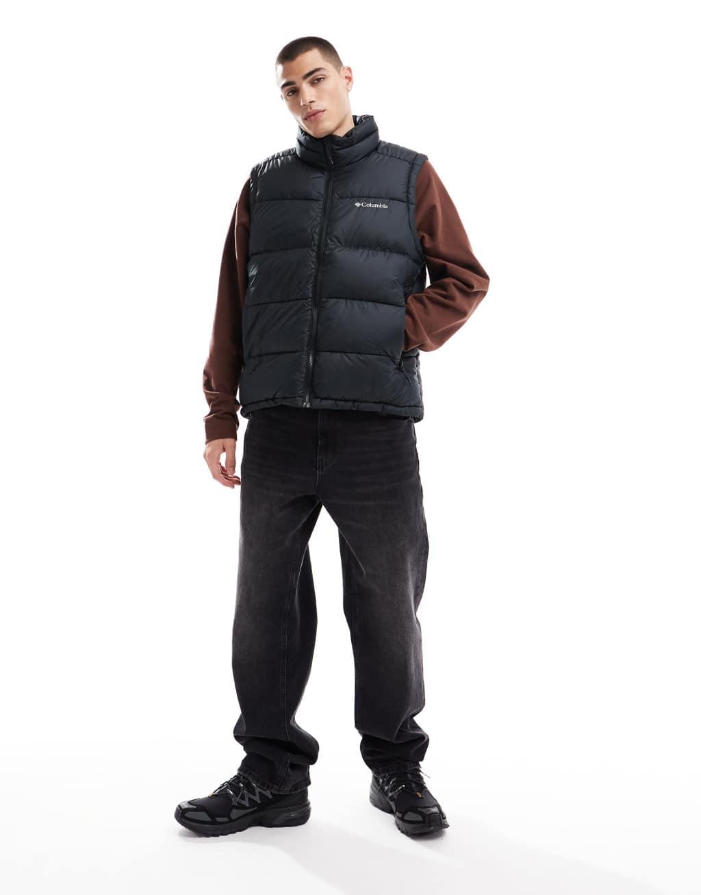 Columbia Pike Lake II vest in black Product Image