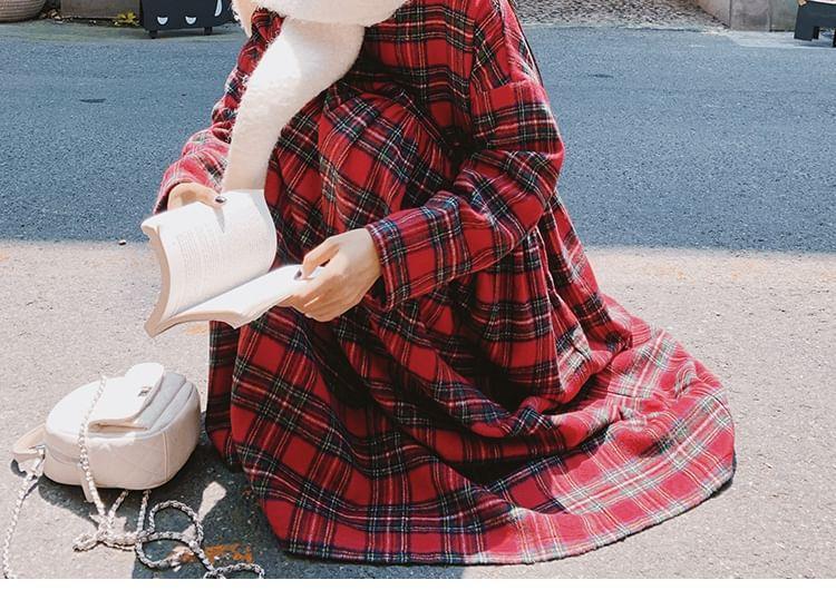 Long-Sleeve Round Neck Plaid Midi Tunic Dress Product Image