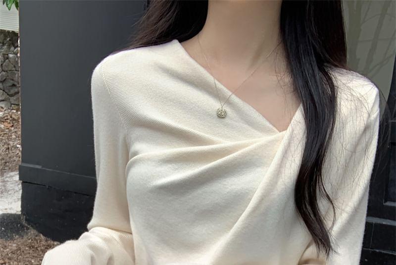 Long-Sleeve Asymmetrical Neck Plain Ruched Slim Fit Knit Top Product Image