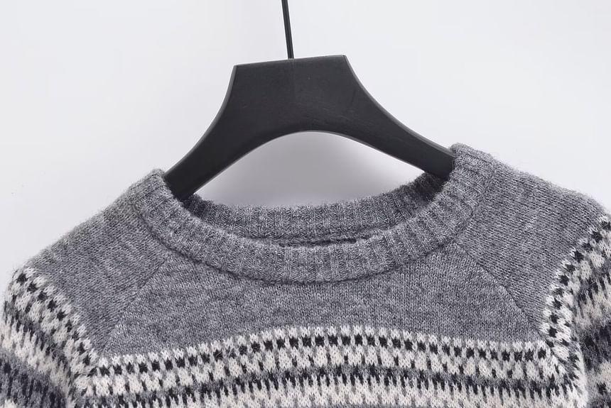 Crew Neck Patterned Cropped Sweater Product Image