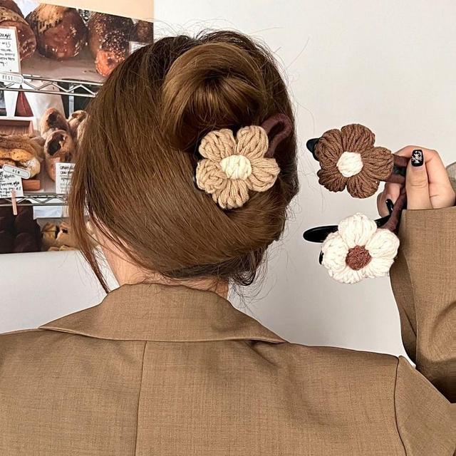 Knit Flower Hair Clip Product Image