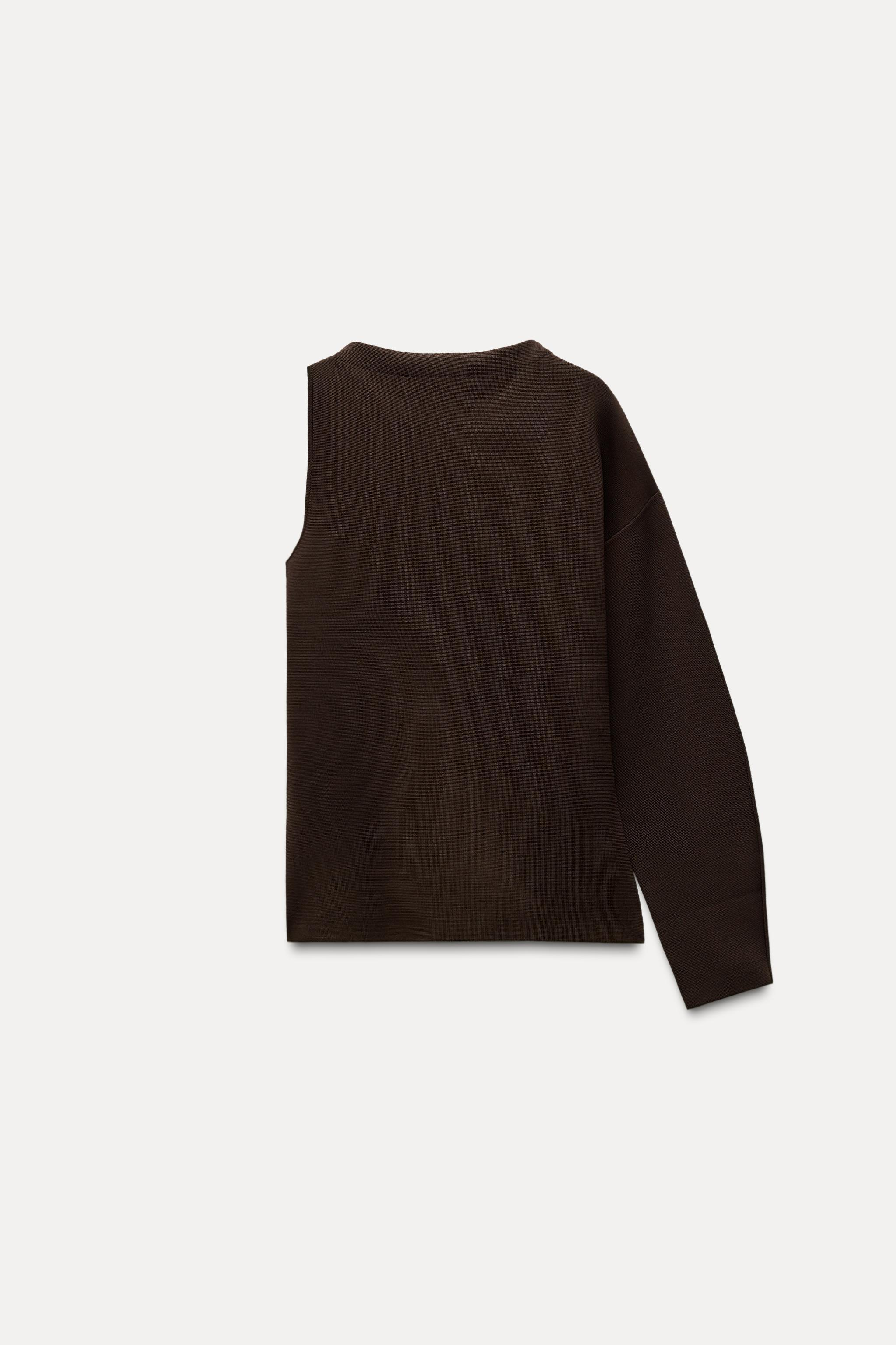 ASYMMETRIC KNIT TOP WITH CHAIN Product Image