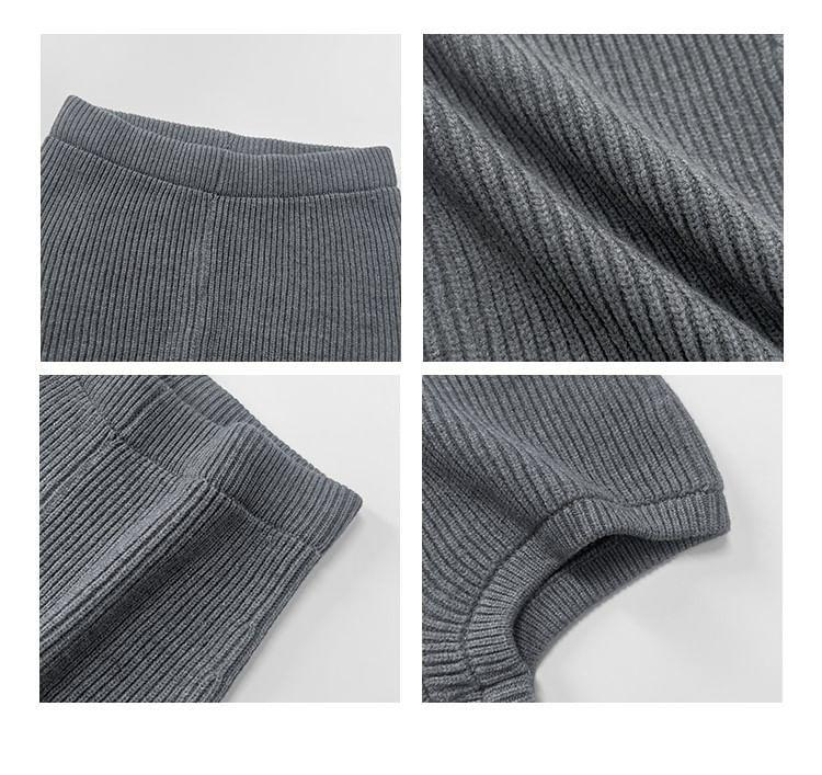 Low-Rise Ribbed-Knit Skiinny Shorts Product Image