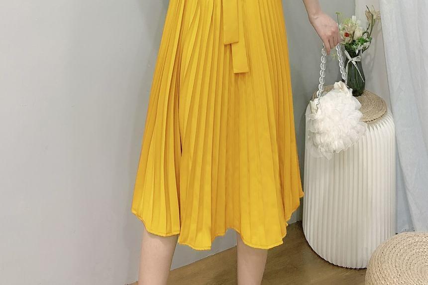 Short-Sleeve V-Neck Plain Pleated Hem Midi A-Line Dress Product Image