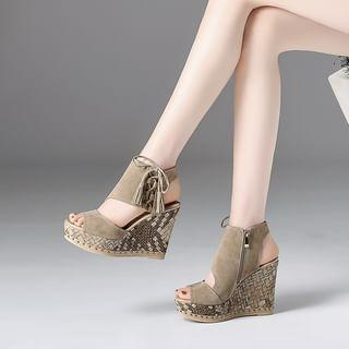 Wedge Heel Tasseled Pumps Product Image