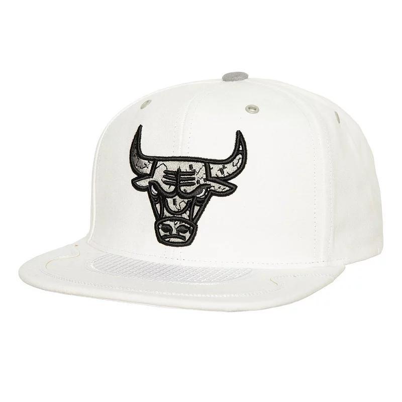 Mens Mitchell & Ness Chicago Bulls Day 4 Snapback Hat Product Image