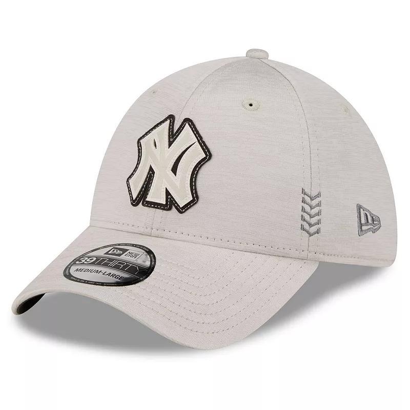 Mens New Era Cream New York Yankees 2024 Clubhouse 39THIRTY Flex Fit Hat Product Image