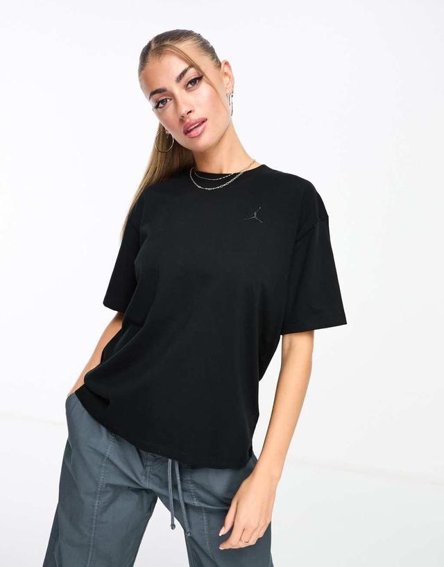 Jordan Essentials girlfriend fit T-shirt in black Product Image