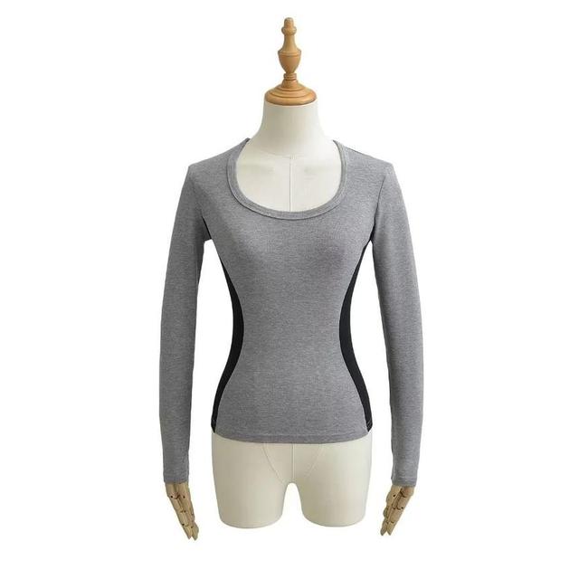 Long-Sleeve Scoop Neck Plain T-Shirt Product Image