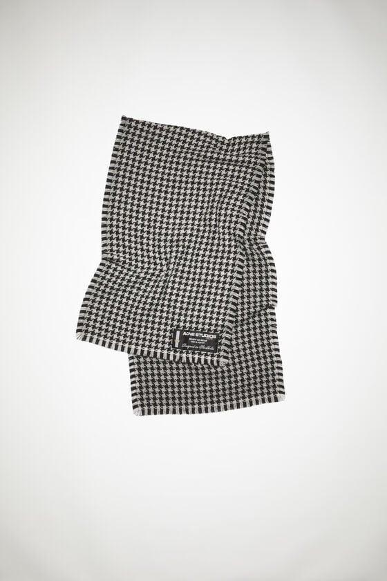 Houndstooth wool scarf product image