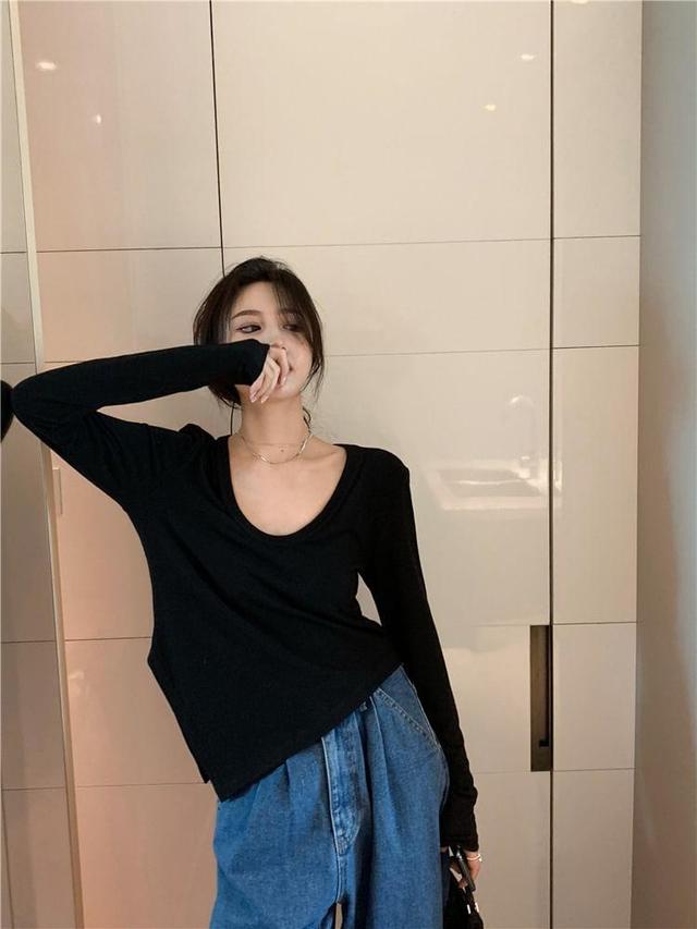 Long-Sleeve Scoop Neck Asymmetrical Plain Tee Product Image