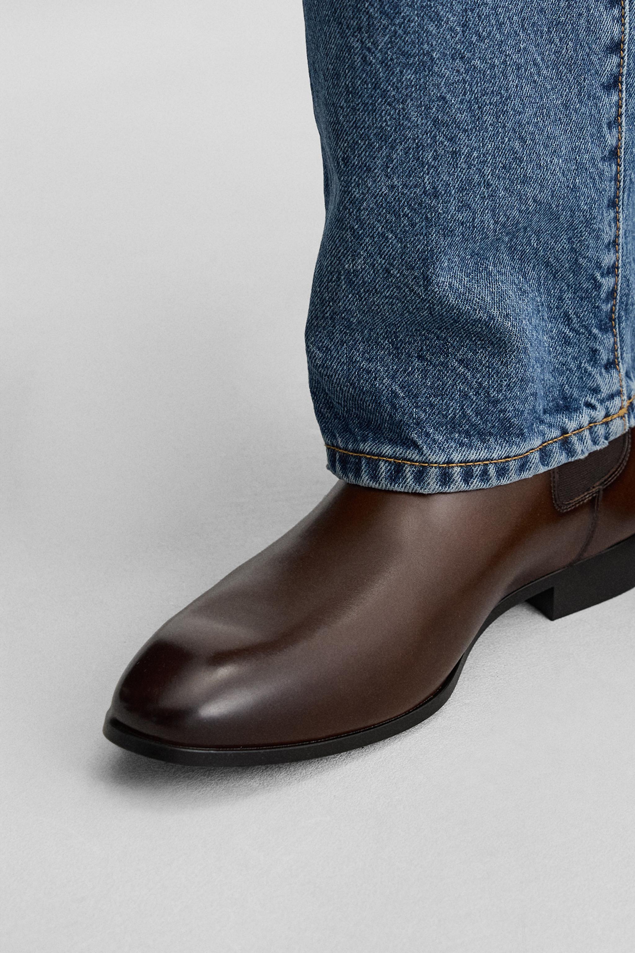 CHELSEA BOOTS Product Image