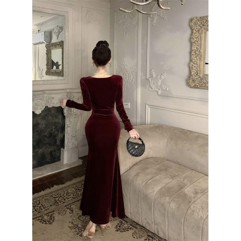 Long-Sleeve V-Neck Knotted Midi Velvet Mermaid Dress Product Image