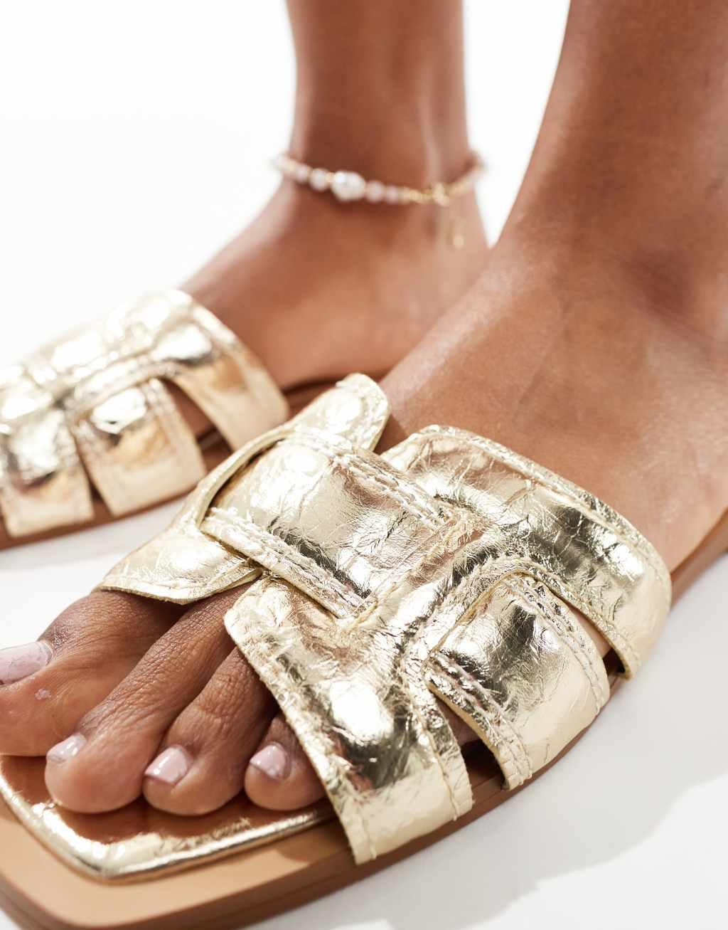 Stradivarius flat sandals in gold  Product Image