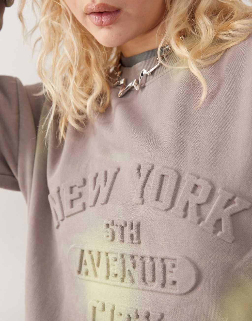 Daisy Street rib crew neck sweat with embossed text in taupe Product Image