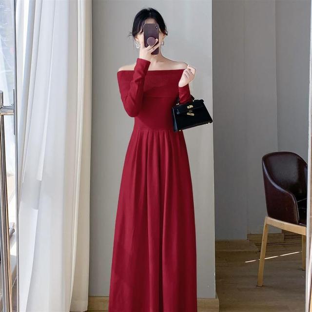 Long-Sleeve Off-Shoulder Plain Pleated Maxi A-Line Dress Product Image