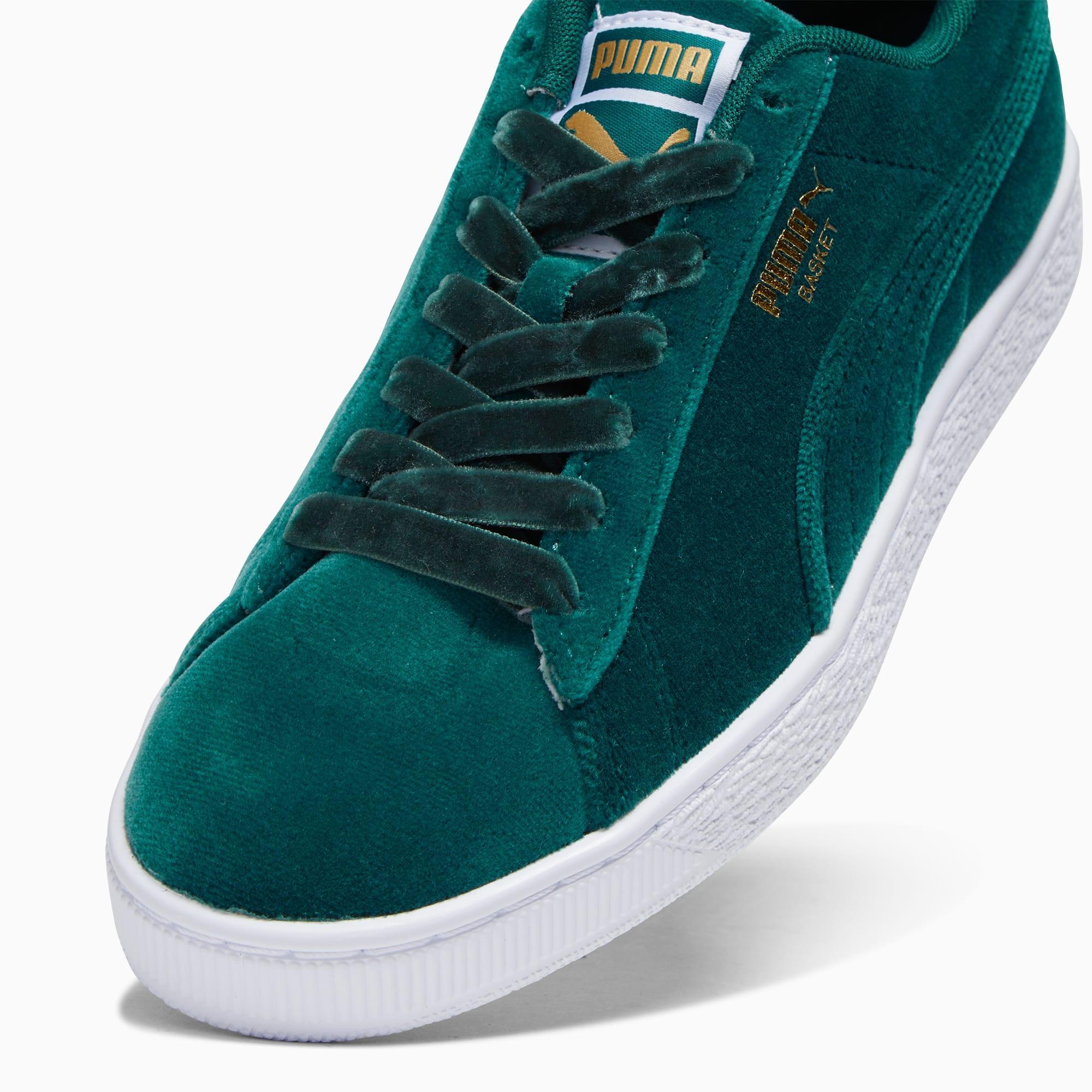 Basket Classic Velvet Women's Sneakers Product Image