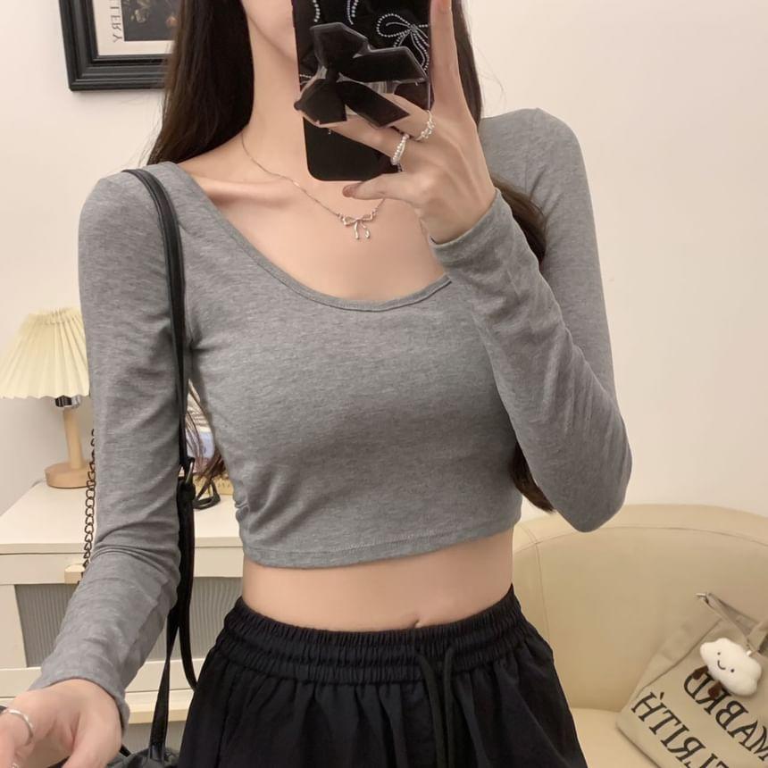 Long Sleeve Scoop Neck Plain Crop Tee Product Image