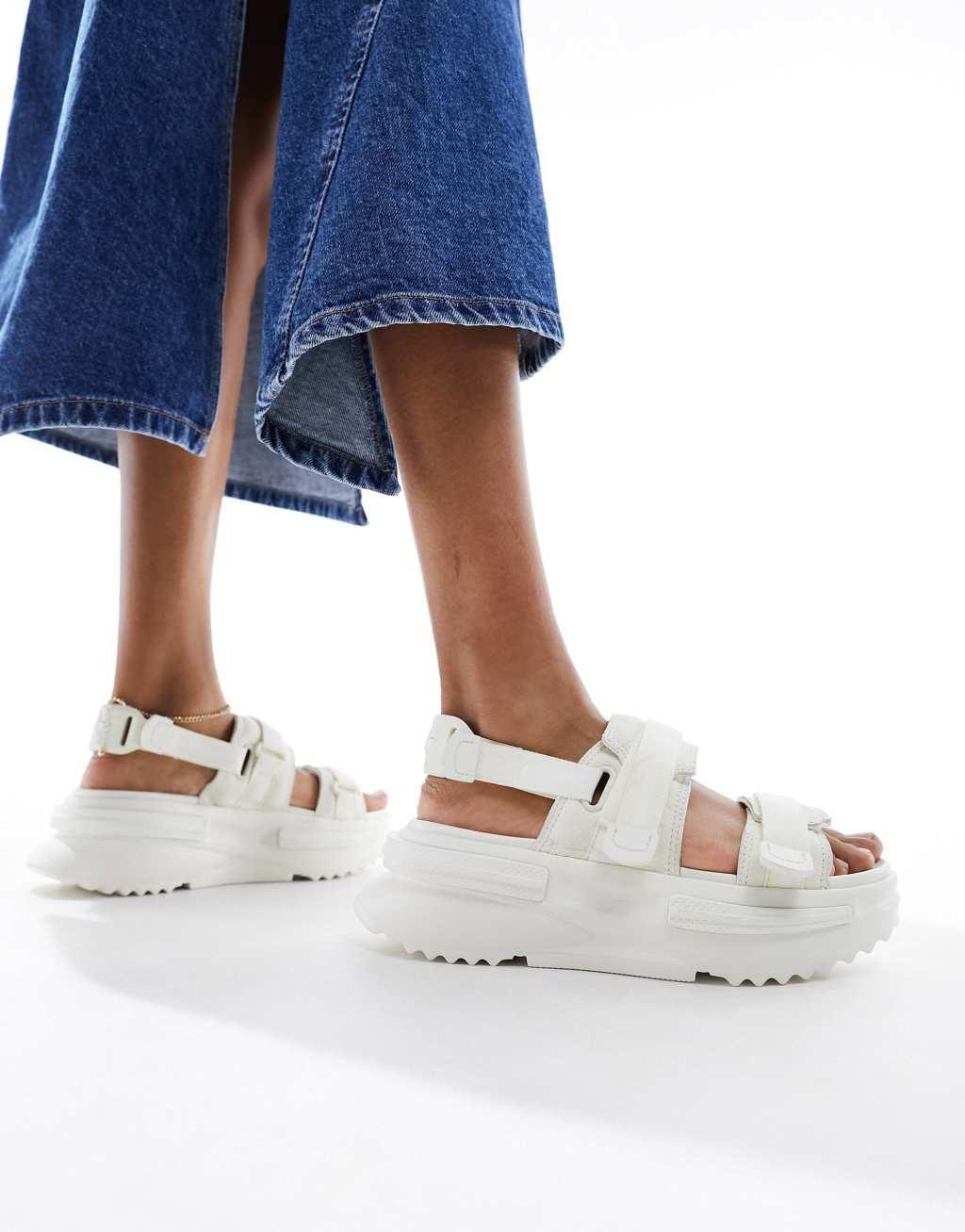 Converse Run Star Utility sandals in white Product Image