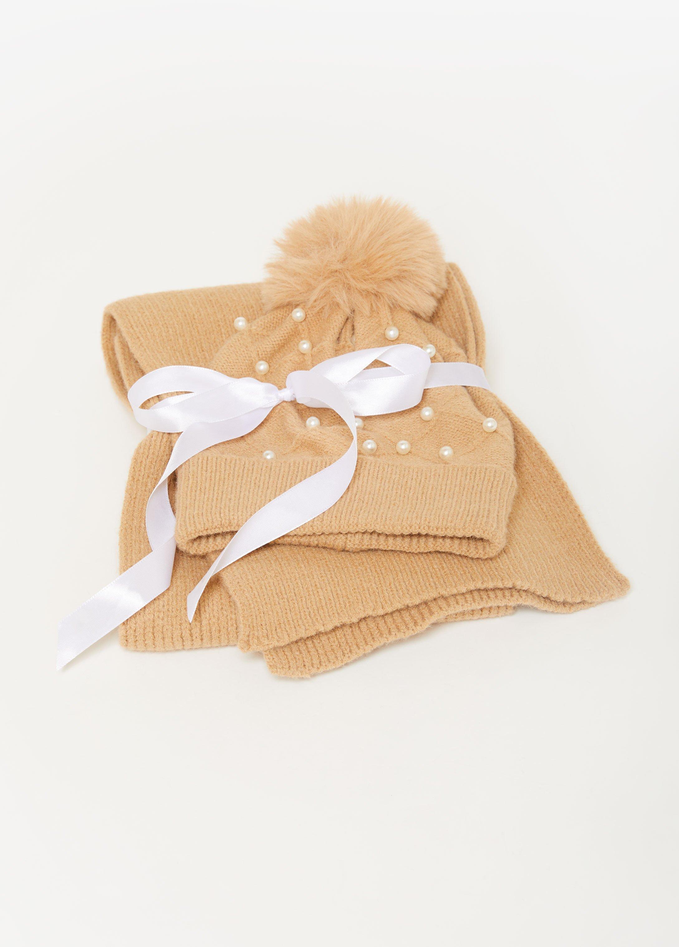 Faux Pearl Scarf & Hat Gift Set Product Image