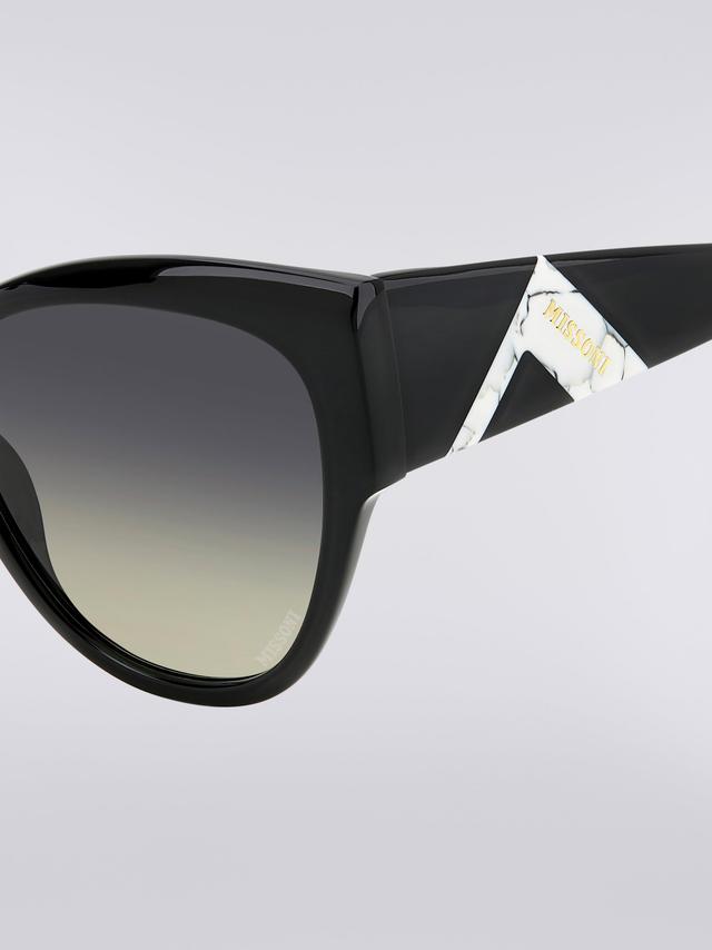 Rounded frame sunglasses with contrasting logo insert Product Image