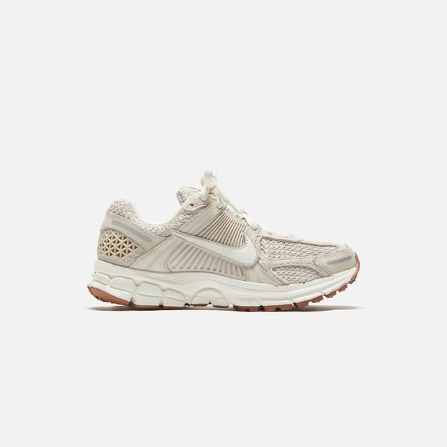 Nike WMNS Zoom Vomero 5 - Light Orewood Brown / Sail / Metallic Silver / Gum Medium Brown Male Product Image