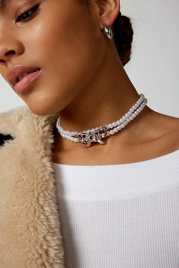 Ivey Textured Bow Pearl Choker Necklace Womens at Urban Outfitters Product Image