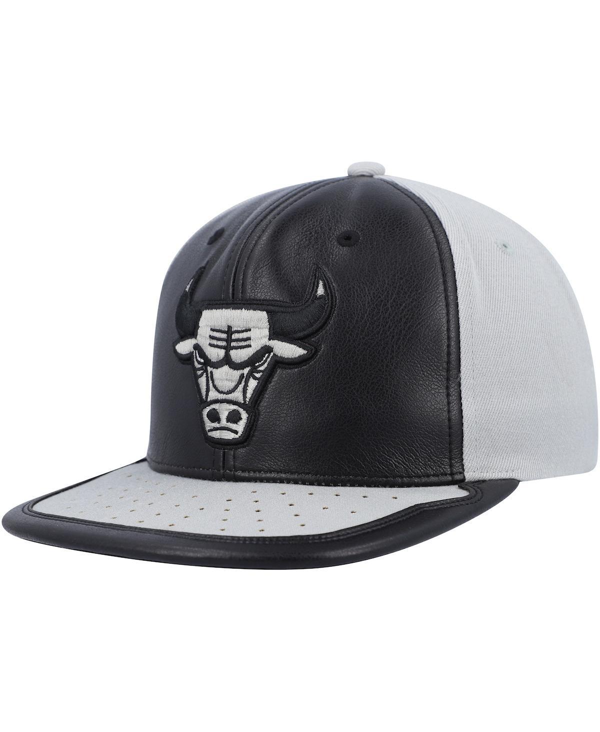 Mens Mitchell & Ness Black Chicago Bulls Day One Snapback Hat - Black Product Image