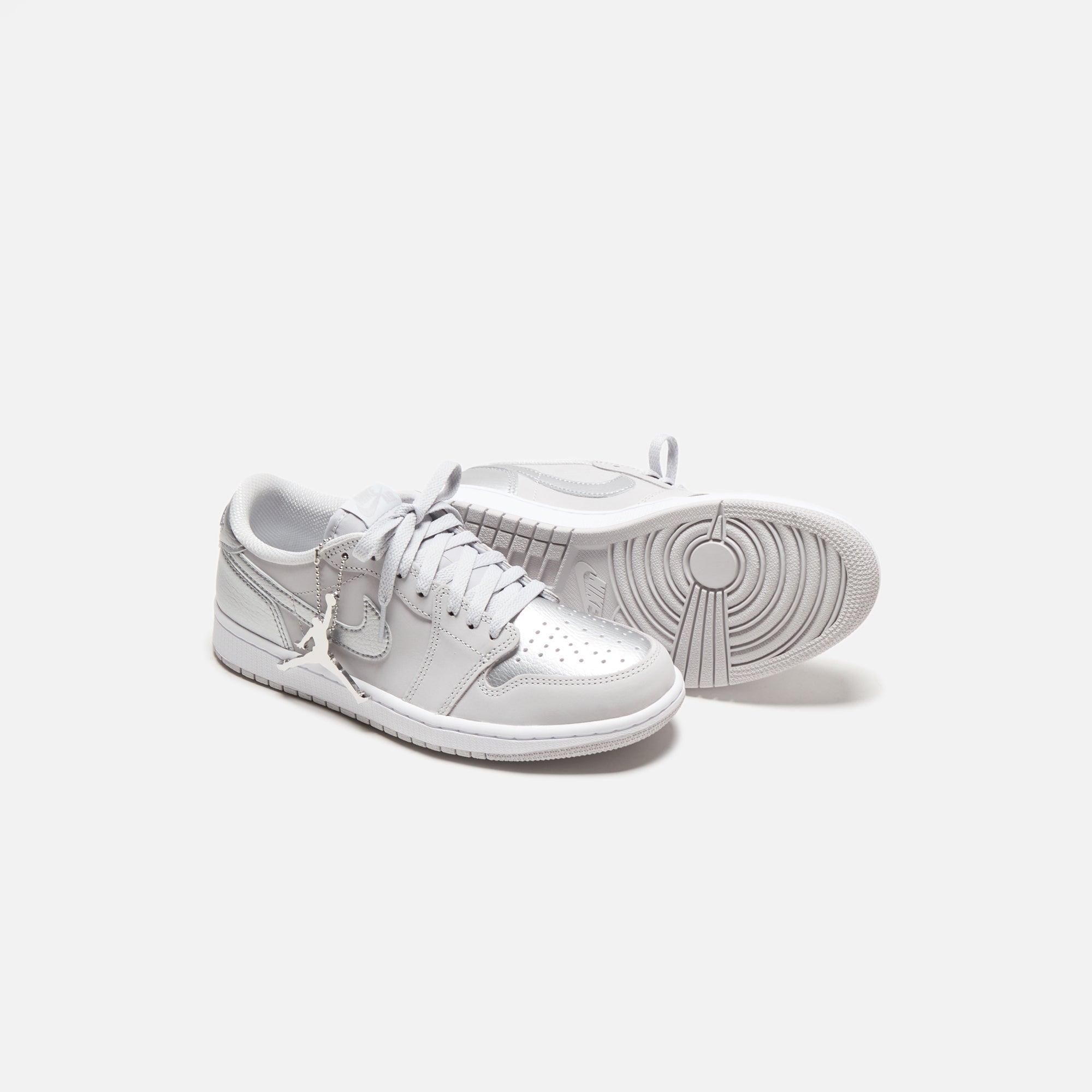 Jordan Air Jordan 1 Low OG - Neutral Grey / Metallic Silver / White Male Product Image