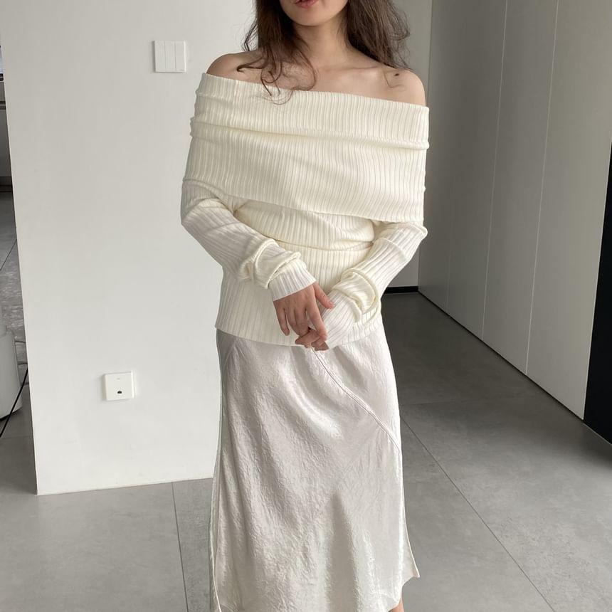 Long-Sleeve Off-Shoulder Plain Ribbed Sweater Product Image