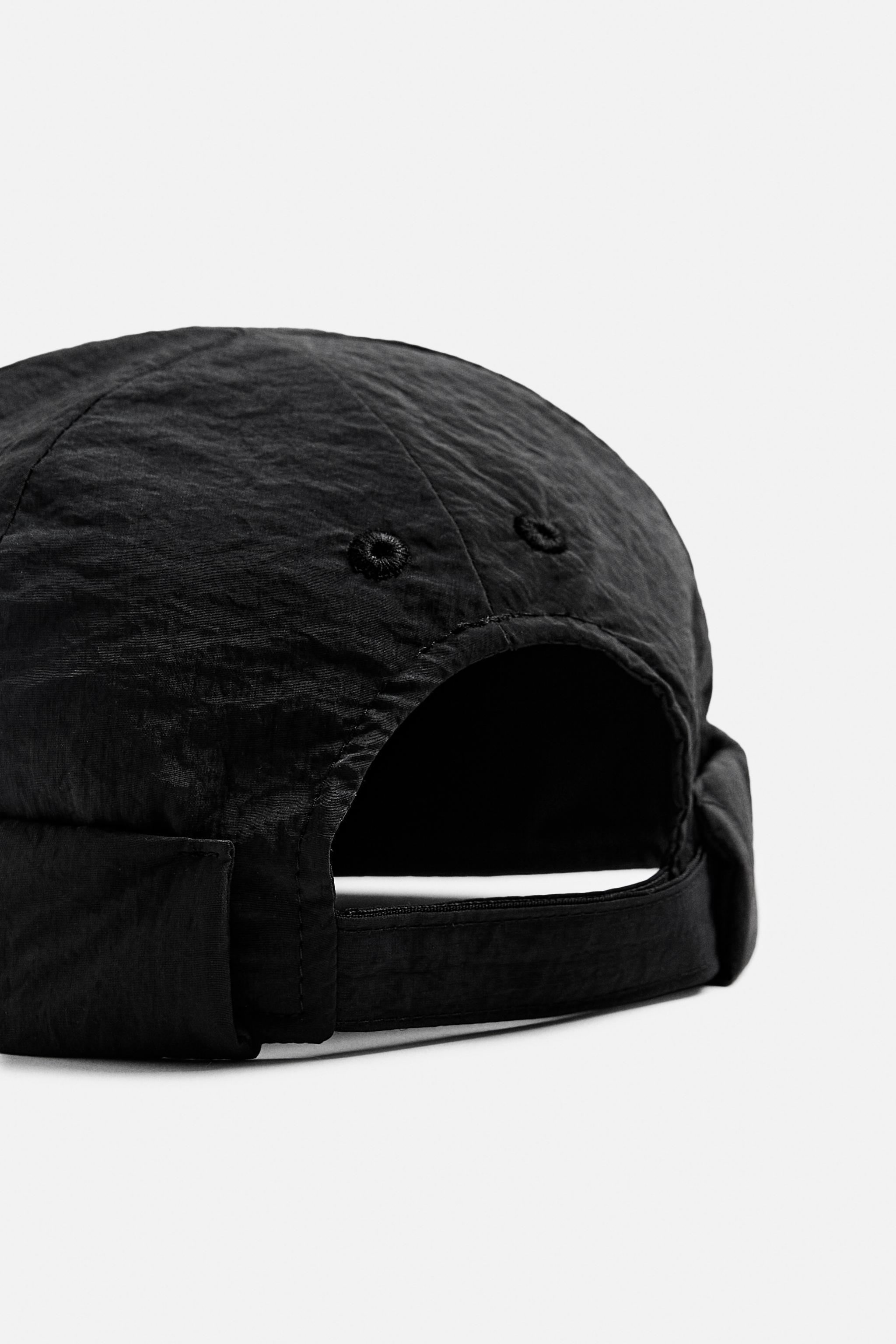 TECHNICAL SHORT HAT Product Image