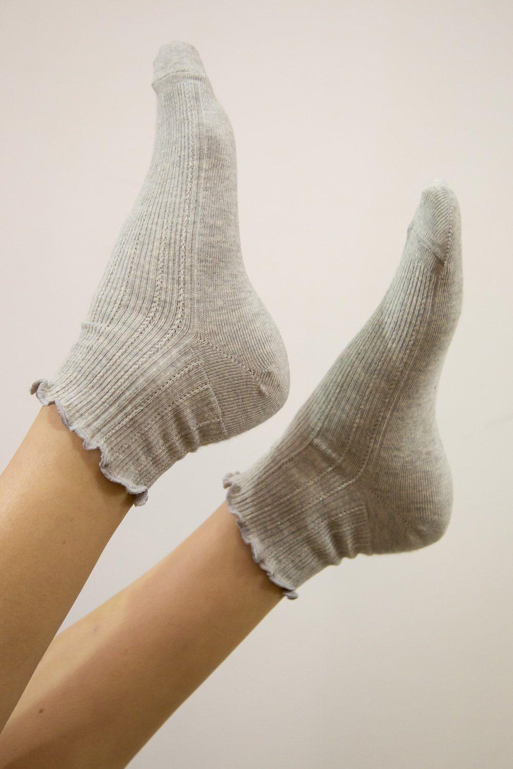 Ruffle Ribbed Socks Product Image