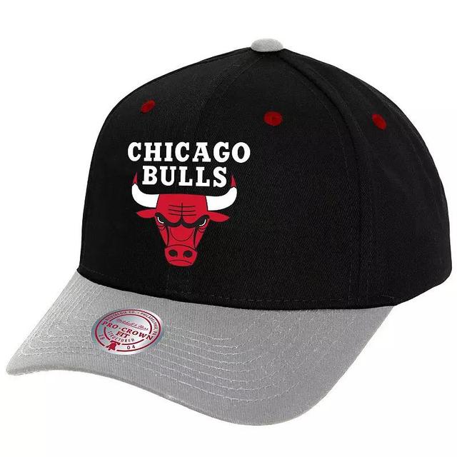 Mens Mitchell & Ness /Gray Chicago Bulls Pro Crown Adjustable Hat Product Image