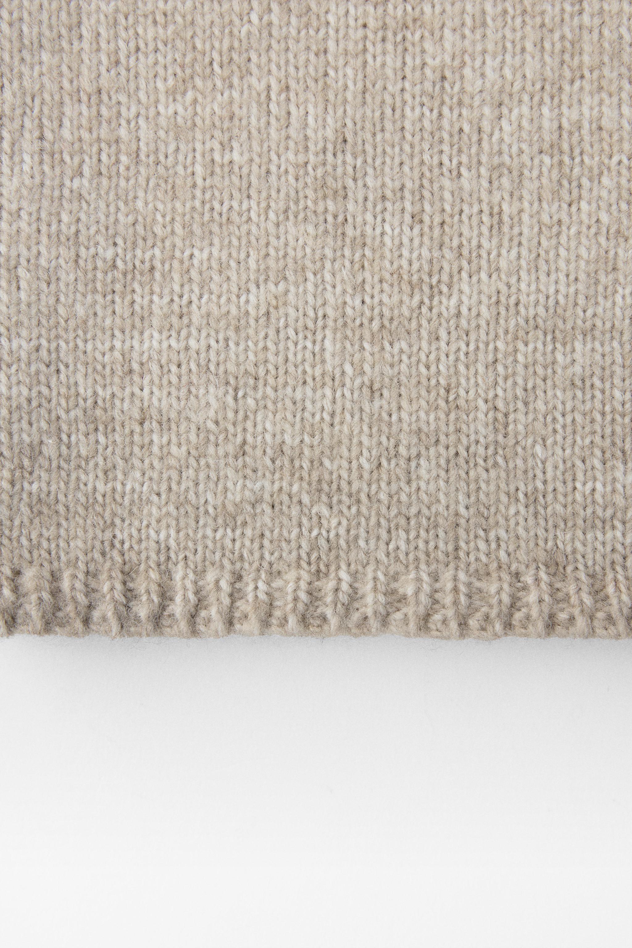 BASIC KNIT SCARF product image