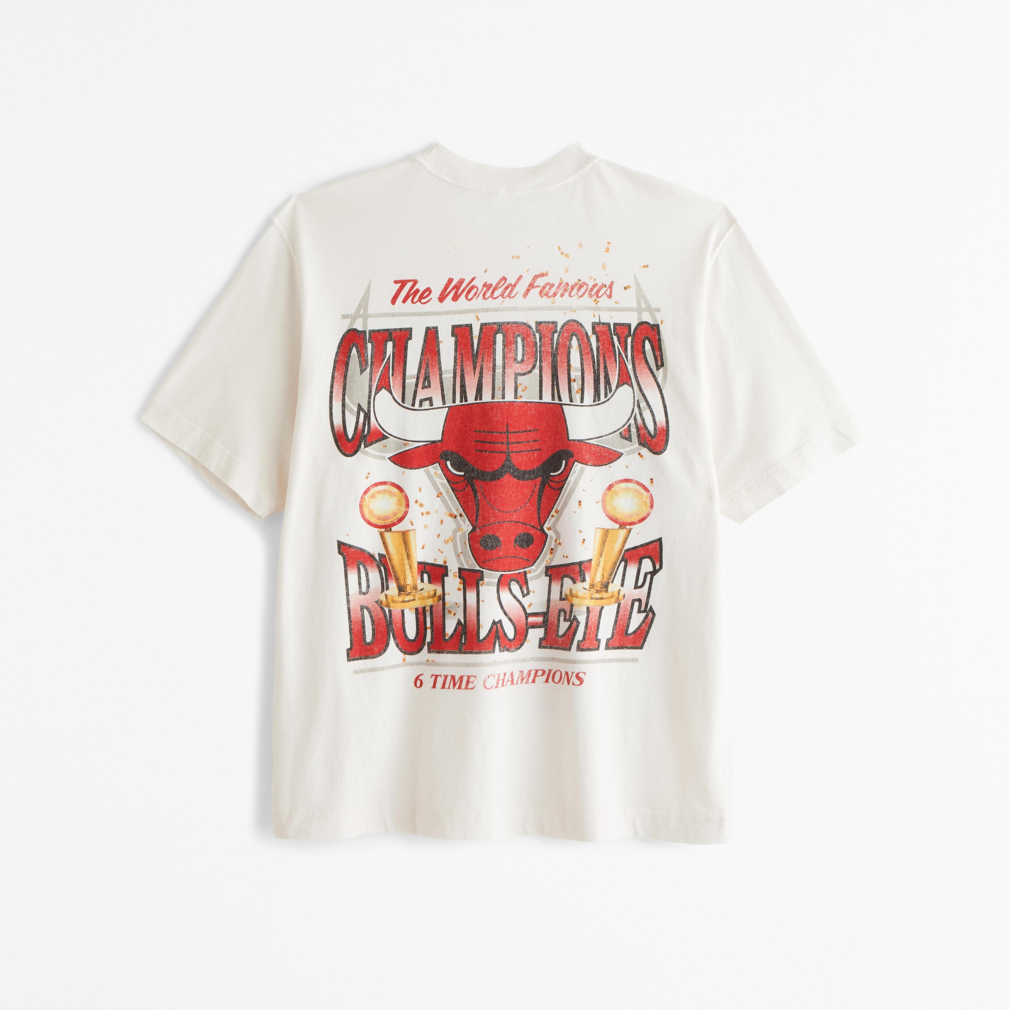 Chicago Bulls Graphic Tee Product Image