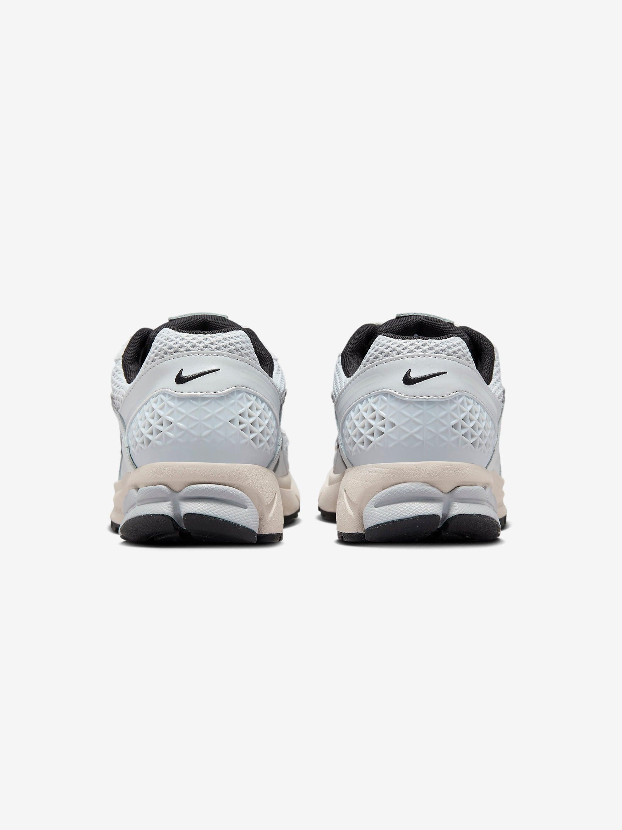 Nike Zoom Vomero 5 (Pure Platinum/Chrome/Lt.Orewood Brwn) Product Image